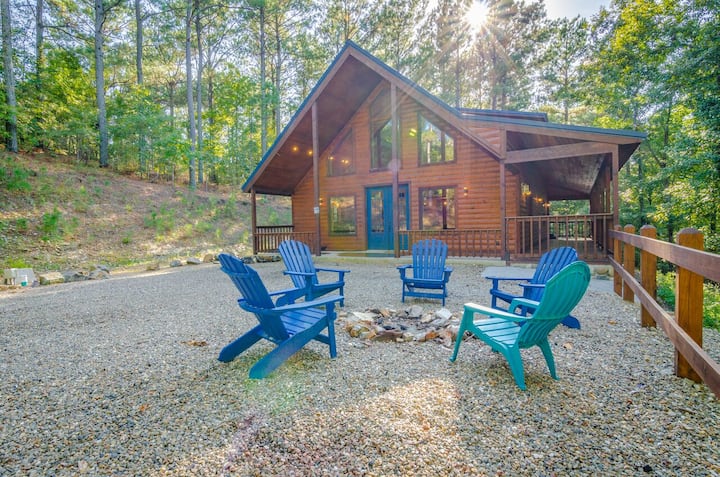 Private Cabin Retreat W/hot Tub, Fire Pit & Loft - Broken Bow, OK