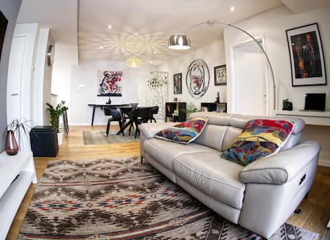Successful Airbnb property: Stlyish modern 2BR Waterloo Apt & carpark in Waterloo