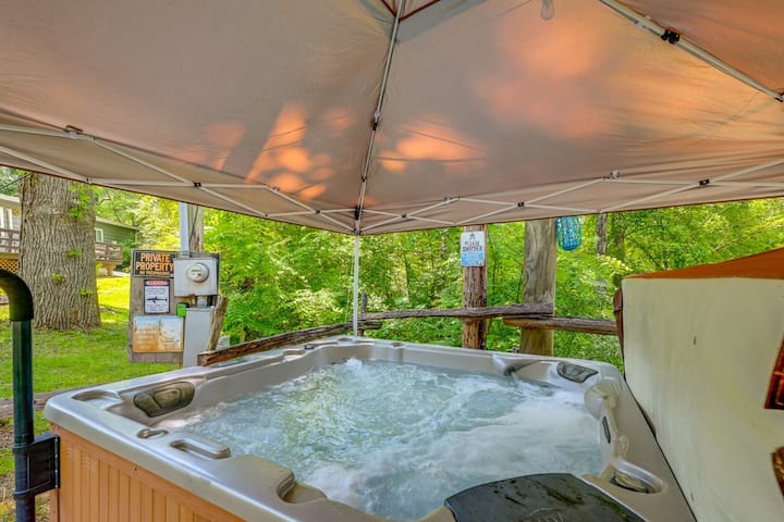 Pet-friendly Cabin Near Cherokee & Bryson - Cherokee, NC
