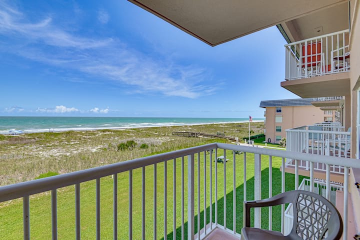 Ocean-view Balcony & Pool Access! Cocoa Beach Gem - Cocoa Beach, FL