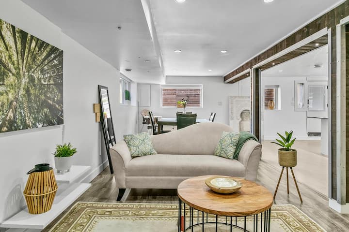 The Farmhouse Retreat | Family-friendly Suite - Surrey, BC