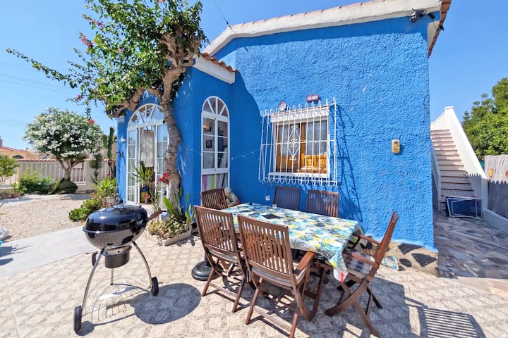Traditional Holiday Home Close To Amenities - La Marina