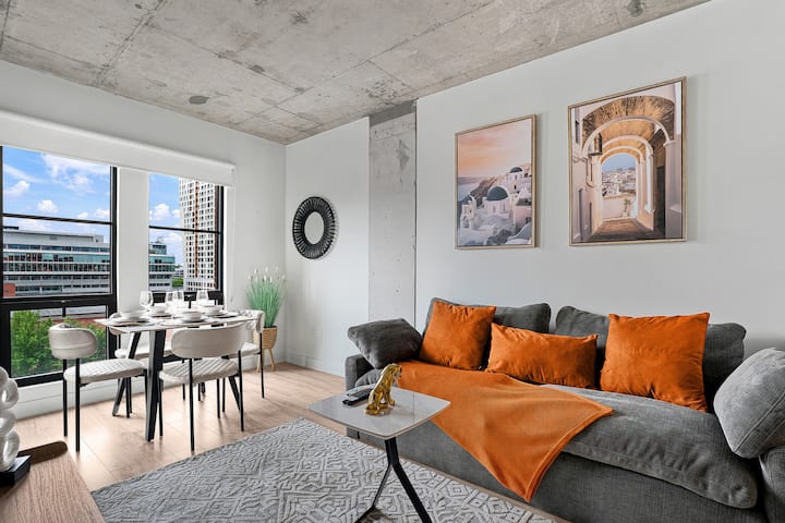 Refined City Stay | Gym | Wi-fi | Workspace - Montreal