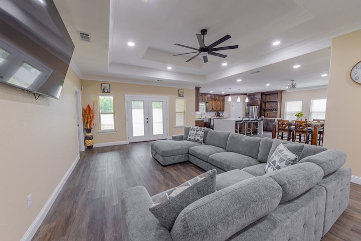 Brand New Home In Dallas. - DeSoto, TX