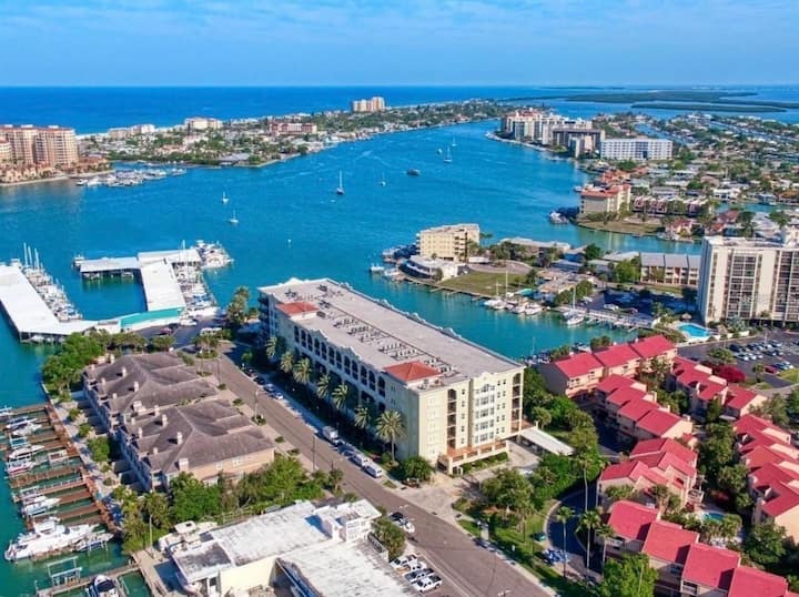 Walking Distance To The Beach, Restaurants & Shops - Clearwater, FL