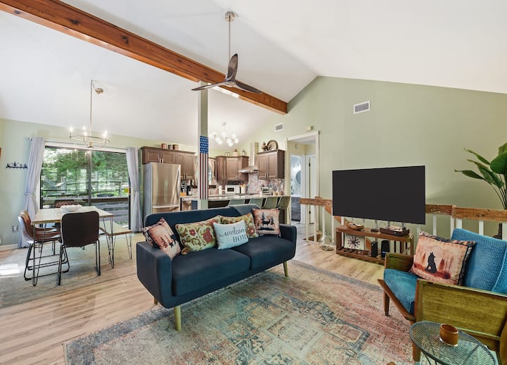 Smoky Mountain Cabin Escape - Maggie Valley, NC