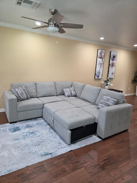 Popular Airbnb listing: Duplex house near downtown Houston in Eastex Jensen Area