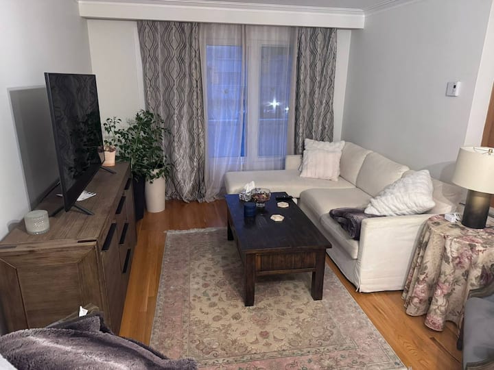 Quiet & Bright Newly Renovated 3br - Dorval