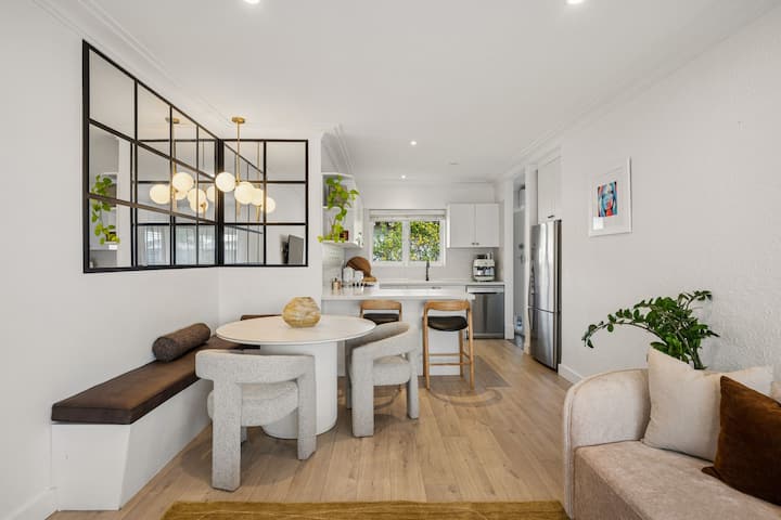 Stylish Riverside Stay In Como - Ascot