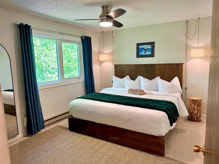 Top Floor • View Of Mountains • Patio • Airport - Anchorage, AK