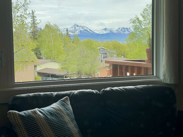 Top Floor • View Of Mountains • Patio • Airport - Anchorage, AK