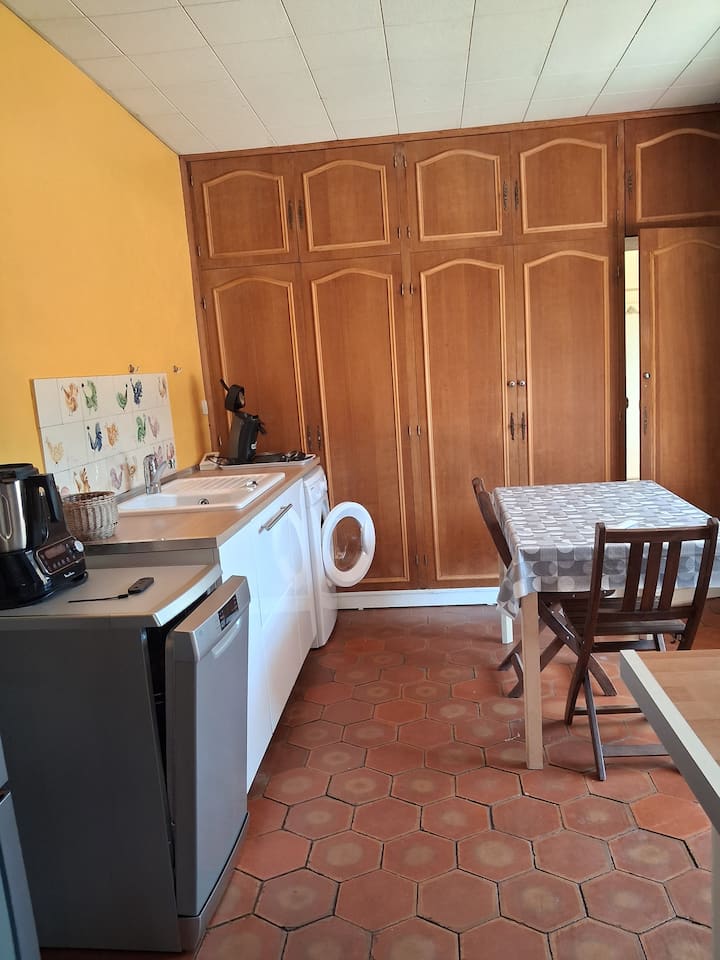 Rez De Chaussée De Villa à 6km De La Mer - La Garde