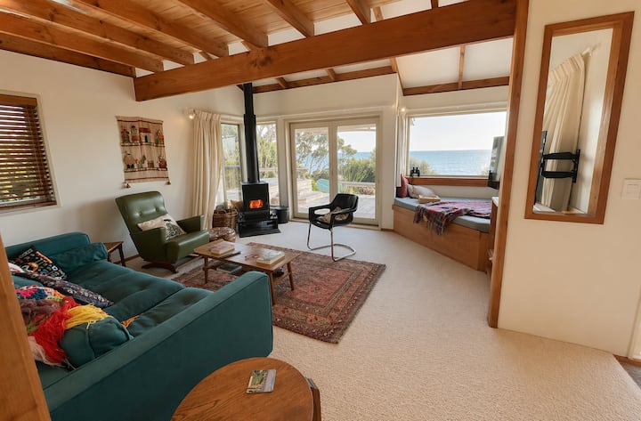 Beach Paradise With Sea Views - Paekākāriki