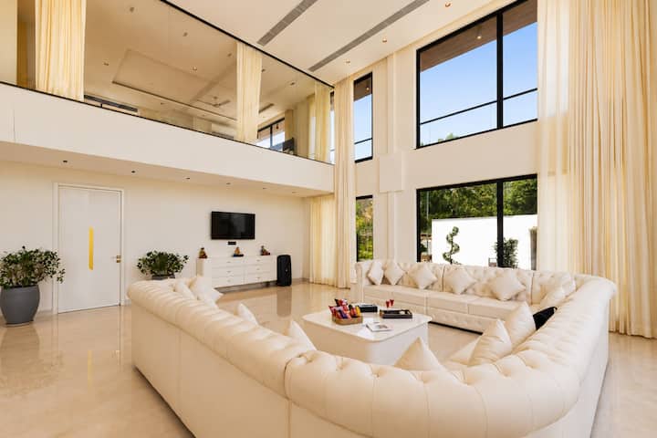 Pet-friendly Villa W/pool, Theatre Room & Gazebo - Manesar