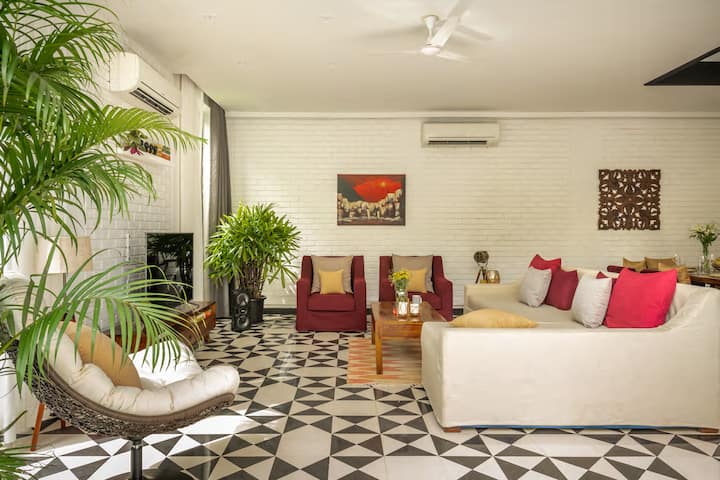 Living room image 6