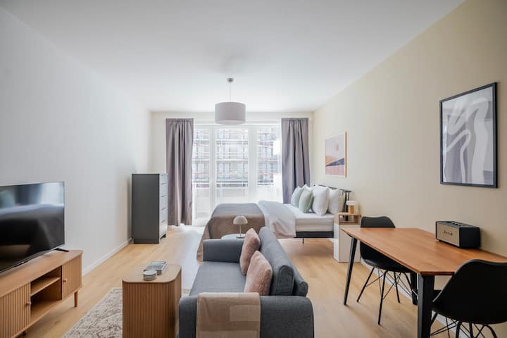 Blueground | Vysočany, Balcony, Nr Park - プラハ