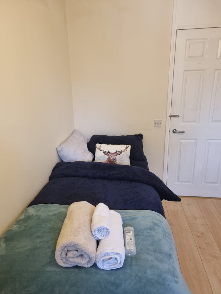 Room In Crawley - Crawley