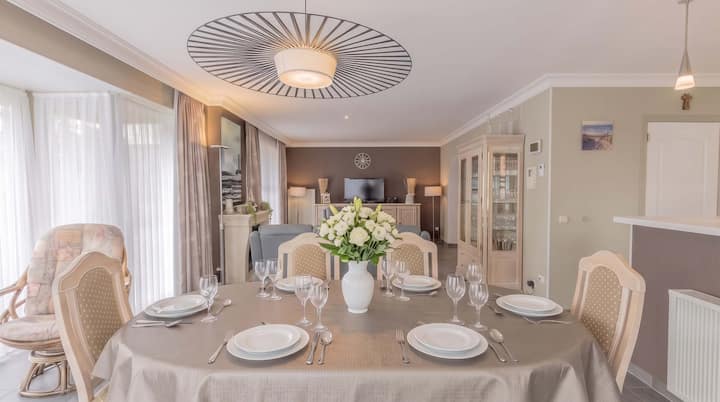 Villa D'este: Spacious 3-bedroom Flat In De Panne - De Panne
