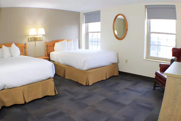 Ojibway Hotel | 2 Double | Canada Close - Sault-Sainte-Marie