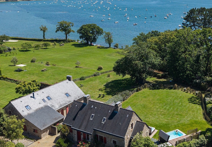 Les Jumelles  Deux Maisons Spa Pieds Dans Leau - Vannes