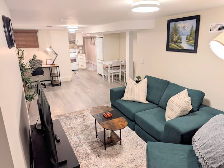 Private West End Suite-train To Airport In 20 Mins - Toronto