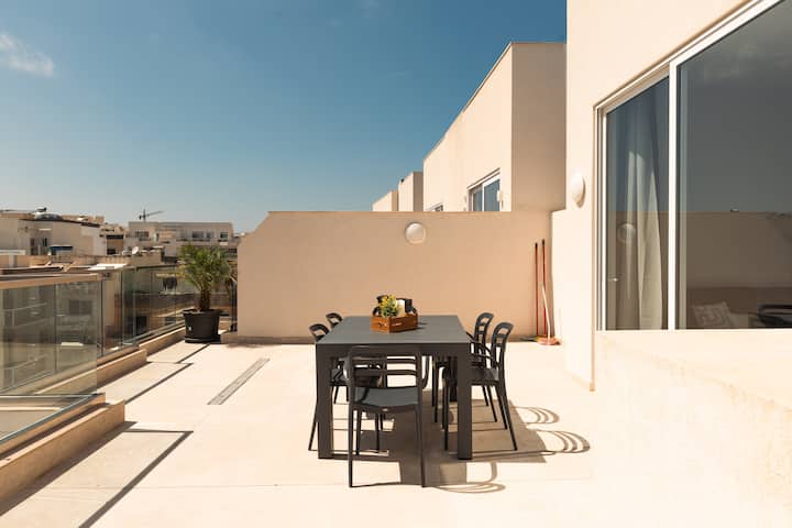 Cayden Penthouse Suite | 5 Minutes To St Julian's - Malta