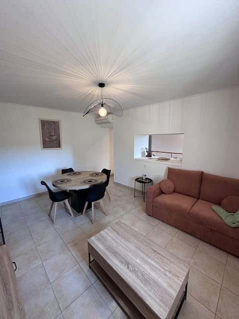 Popular Airbnb listing: Charming Apartment in a - Provençal Farmhouse - in Pernes Les Fontaines