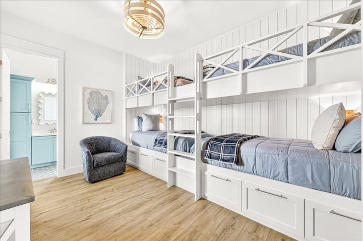Segundo piso, primer dormitorio con litera.