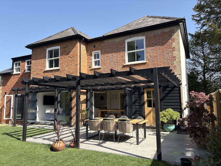 Stoke Row Gem | Views Of Historic Maharajah's Well - Wallingford