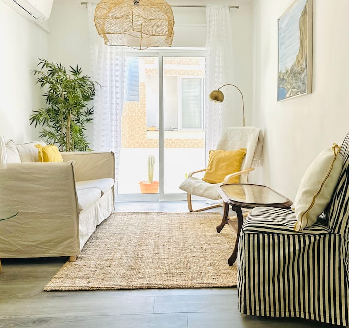 Bright Old Town Apartment W/ Rooftop Terrace - Fuseta