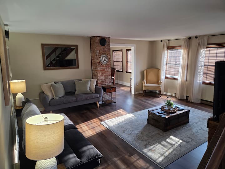 ​Charming 1860s Cottage Near Fort Niagara - Youngstown, NY