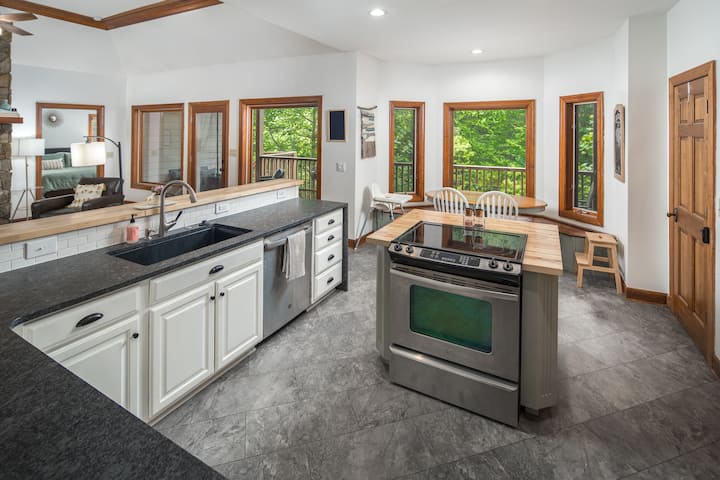 3 Bed/2 Ba Quiet Home In Boone | Hot Tub | Dogs Ok - Blowing Rock, NC