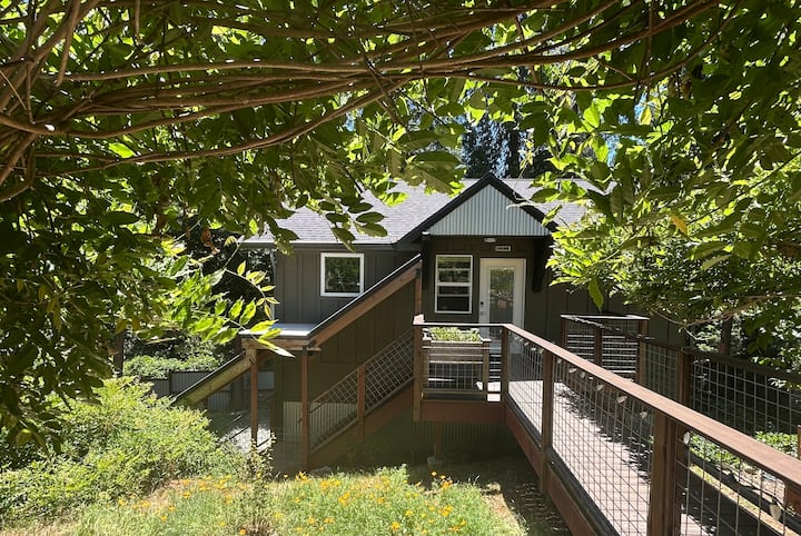The Sundown Retreat On Sunrise Lane - Grass Valley, CA