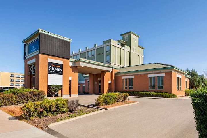 Royal Regina | 2 Queen Suite | Wascana Centre - Regina