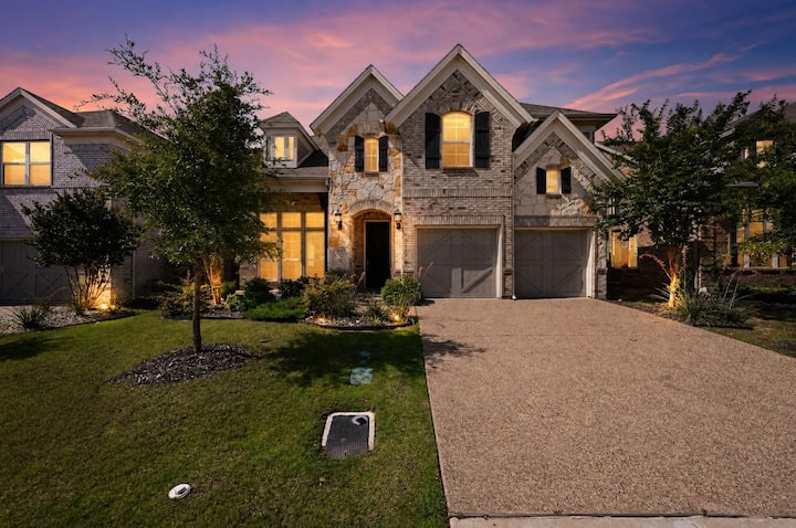 Luxury 5br | Fenced Yard · Near Dfw & At&t - Irving, TX