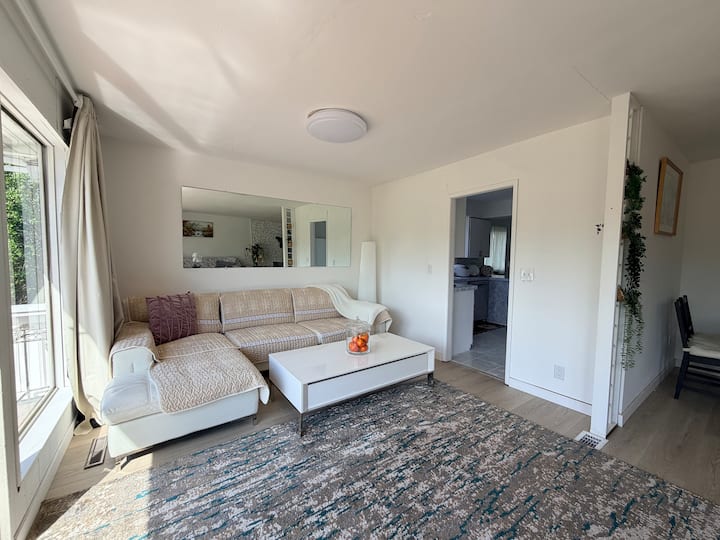Spacious And Quiet 3b2b With Independent Entrance - Ladner