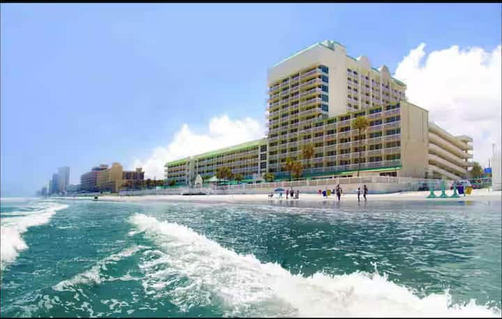 New! Renovated Oceanfront Beach Access Large Condo - Daytona Beach, FL
