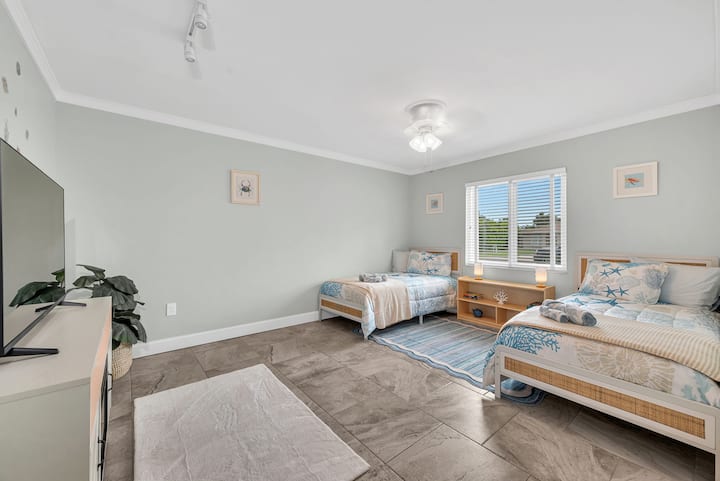 Third bedroom with two twin beds. TV and electric fireplace. Great for the kids