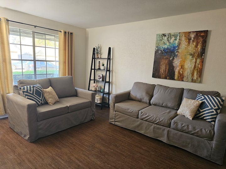 3/2 In The Heart Of Town With Covered Parking! - Longview, TX