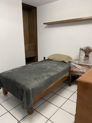 Cama y clóset