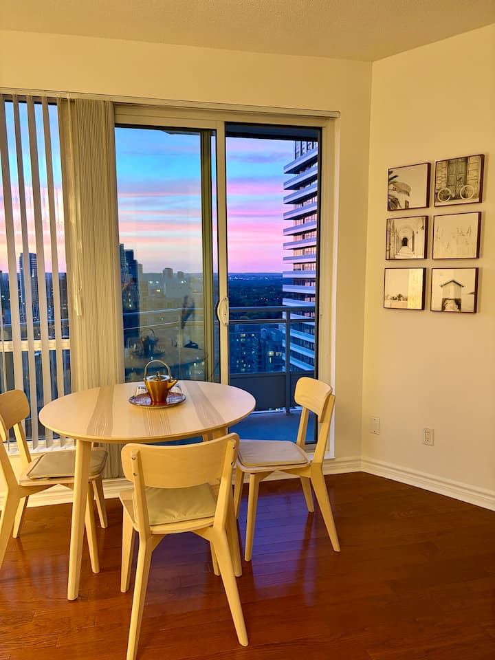 Bright 2br Condo With Parking Near Finch Subway - Toronto
