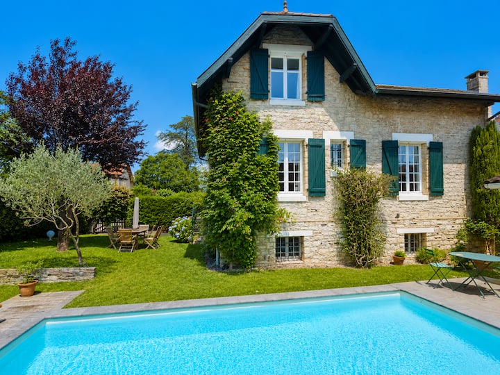 Villa Familiale De Caractère Avec Piscine, Jardin - Biarritz