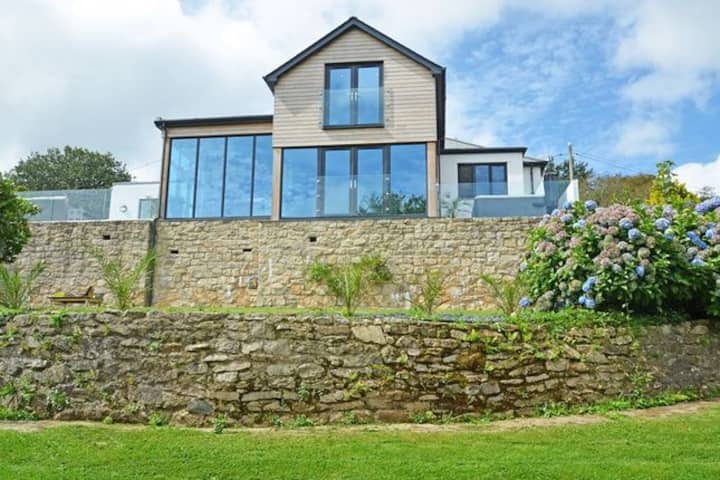 Mincarlo Is A Beautiful 4 Bedroom House. - St Austell