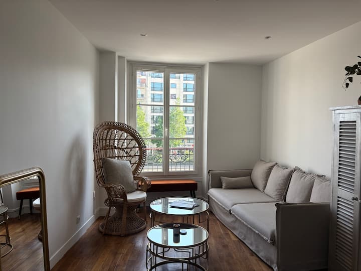 Paris Chic. À Cote Des Champs ÉLysées - Neuilly-sur-Seine