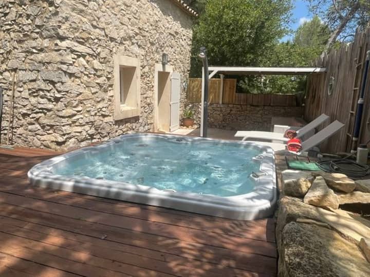 Séjour De Détente Dans Ce Mazet Authentique - Nîmes