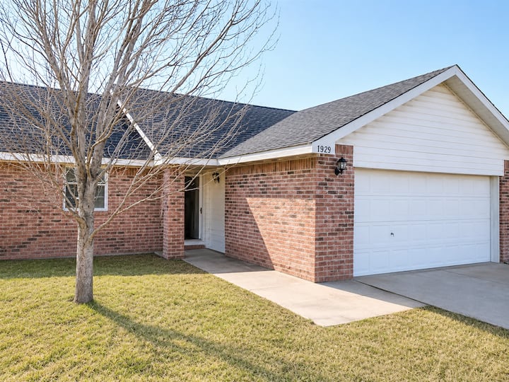 Cozy Family Home - DeSoto, TX