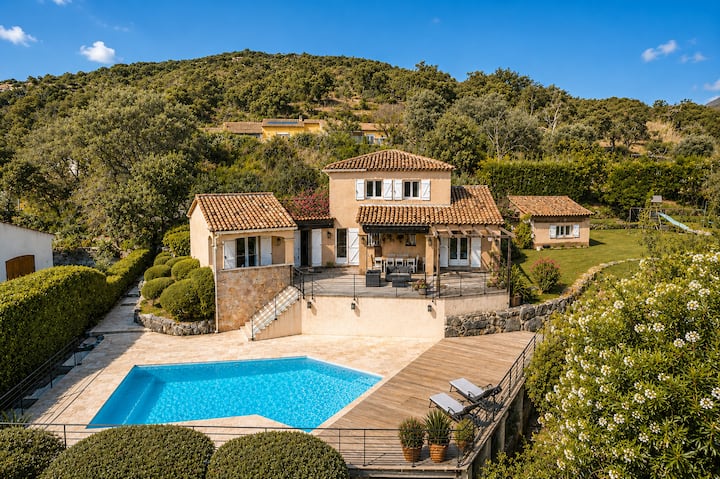 Très Belle Villa Au Calme, Piscine, Jacuzzi - Costa Azul