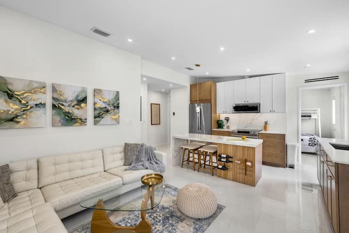 Charming Retreat In Dania Beach - Dania Beach, FL