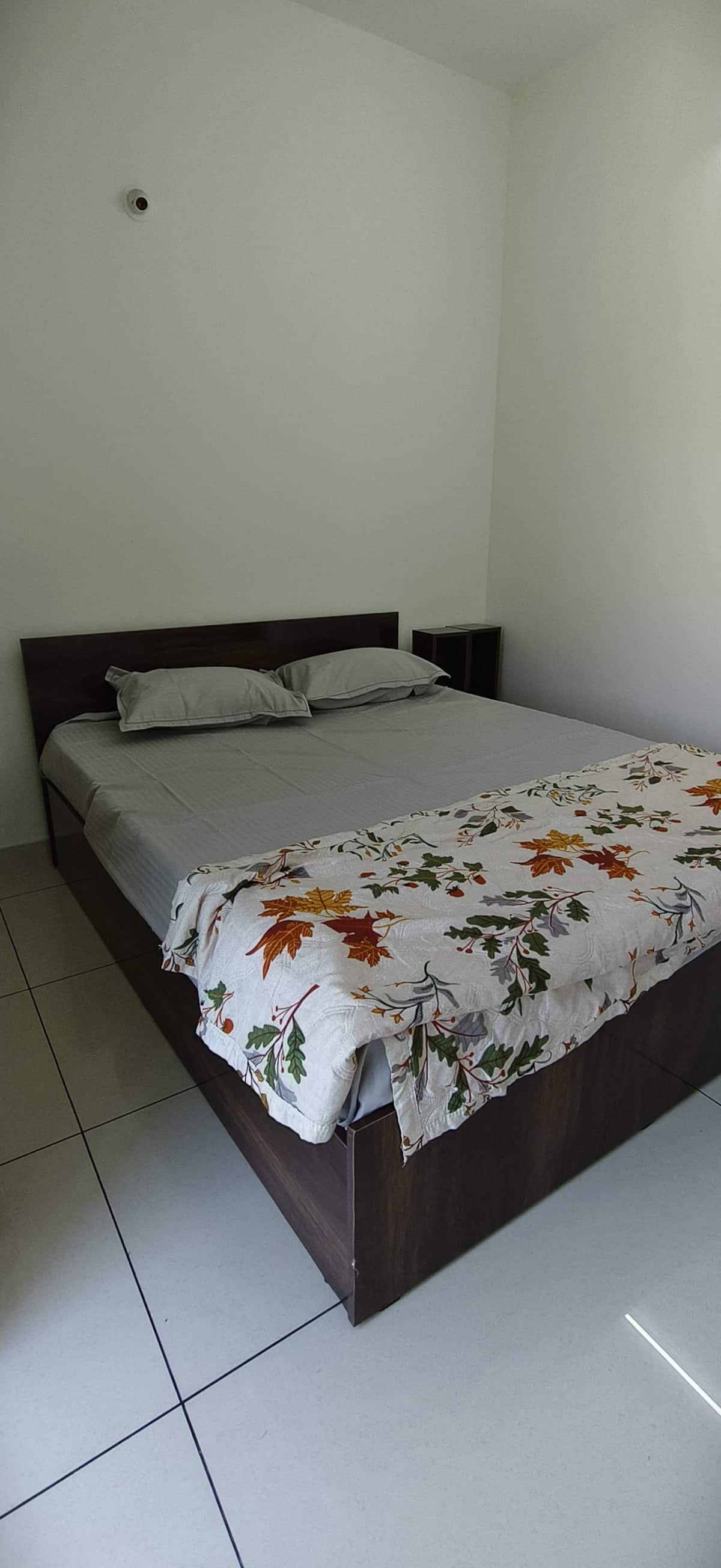 Bedroom 1 image 5