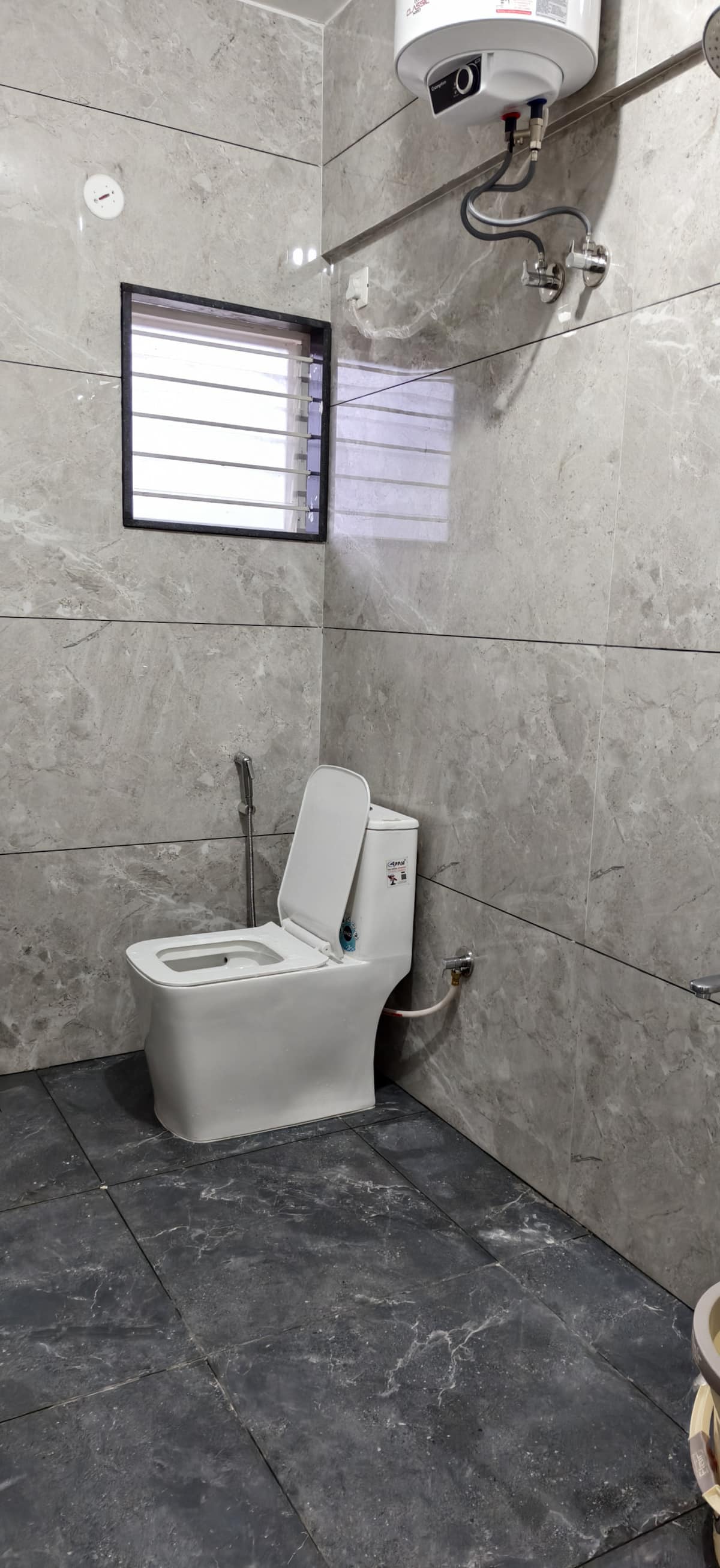 Full bathroom 1 image 1
